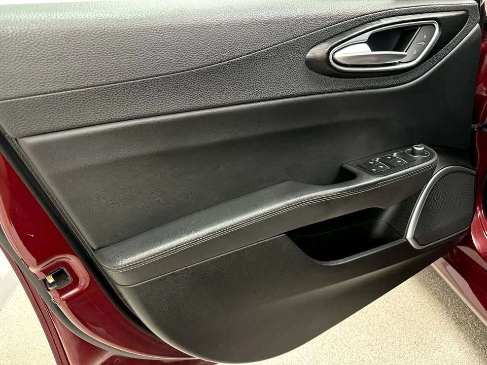 2018 Alfa Romeo Giulia - Image 14 of 20