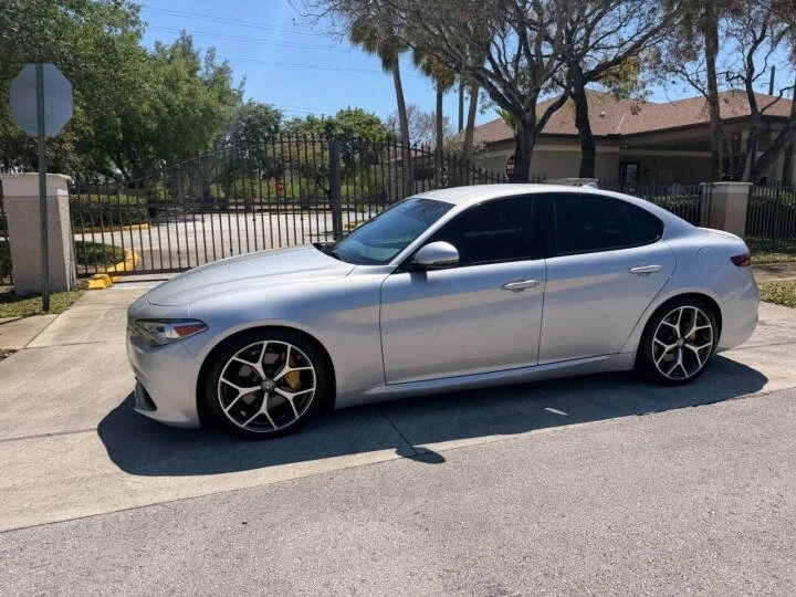 2018 Alfa Romeo Giulia - Image 9 of 18