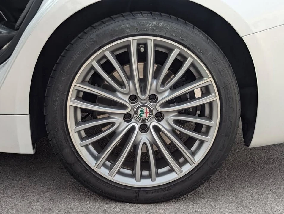 2018 Alfa Romeo Giulia - Image 10 of 10