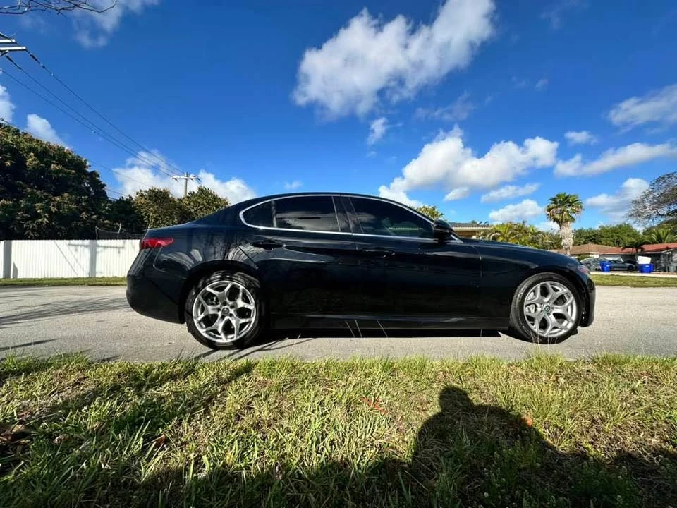 2018 Alfa Romeo Giulia - Image 6 of 17