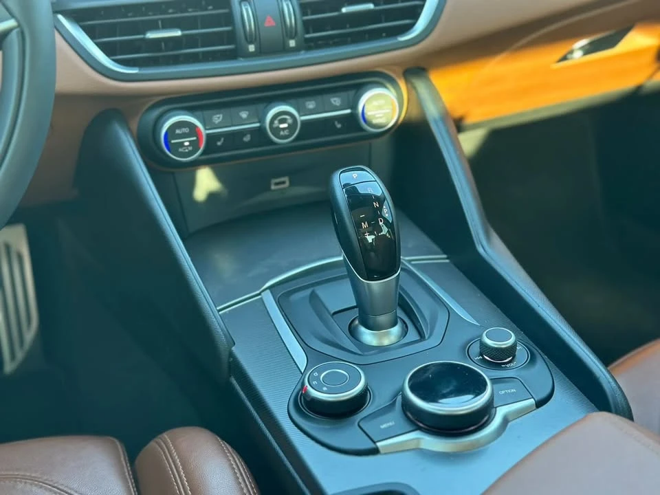 2018 Alfa Romeo Giulia - Image 18 of 19