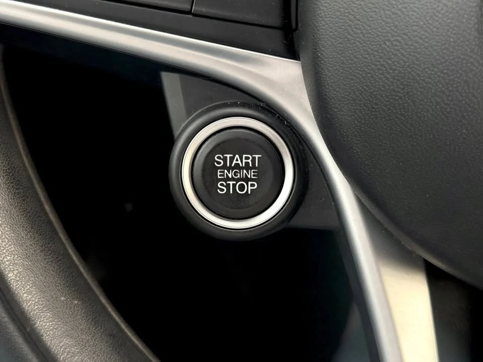 2018 Alfa Romeo Giulia - Image 11 of 15