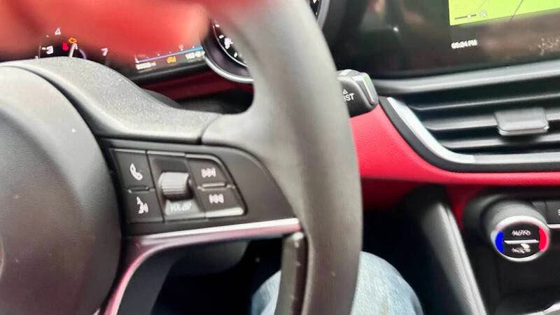 2018 Alfa Romeo Giulia - Image 19 of 20