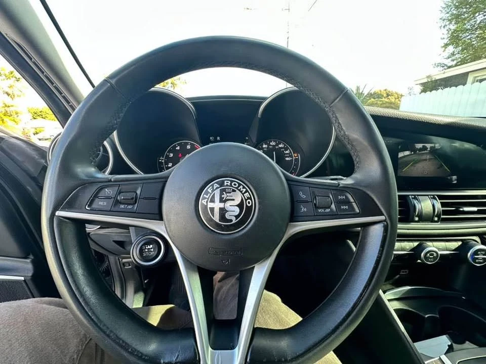 2018 Alfa Romeo Giulia - Image 10 of 17