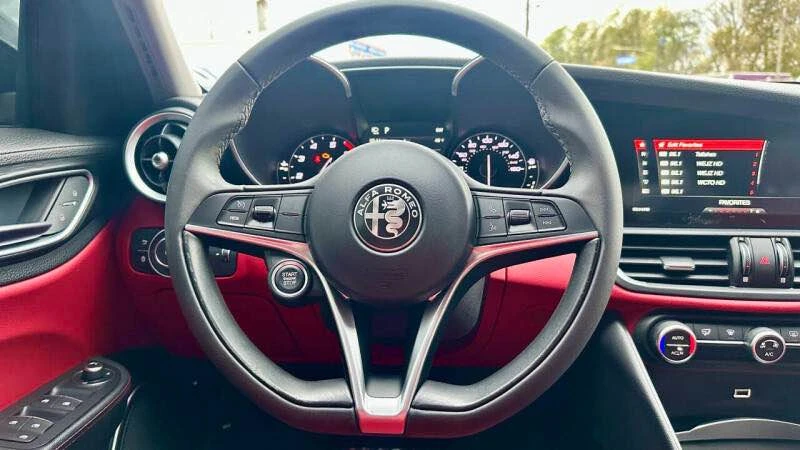 2018 Alfa Romeo Giulia - Image 12 of 20
