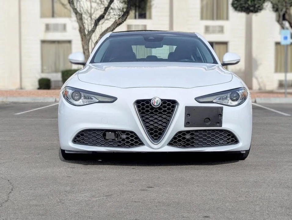 2018 Alfa Romeo Giulia - Image 5 of 10