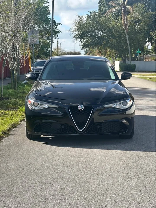 2018 Alfa Romeo Giulia - Image 17 of 17