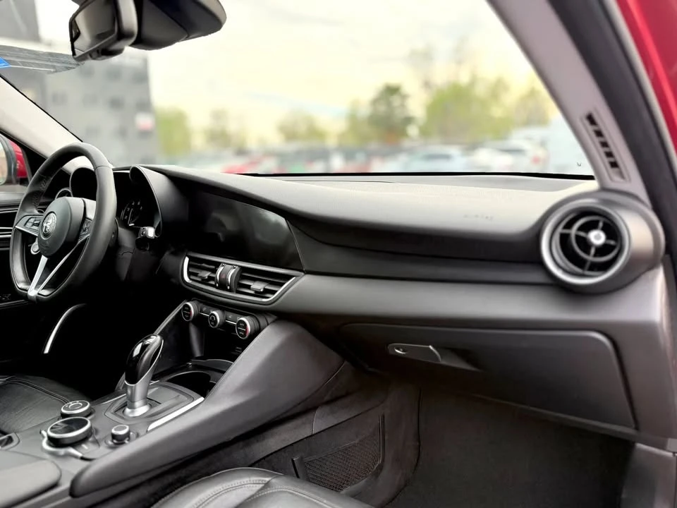 2018 Alfa Romeo Giulia - Image 13 of 15