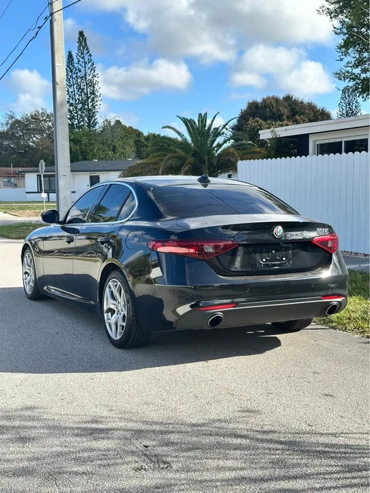 2018 Alfa Romeo Giulia - Image 5 of 17