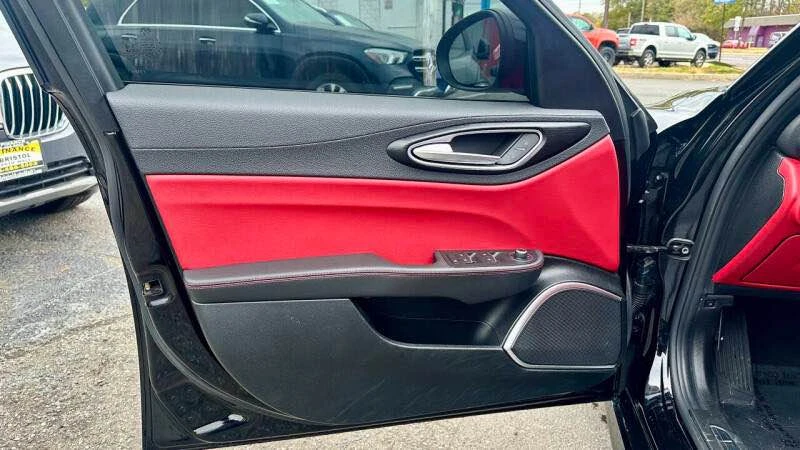 2018 Alfa Romeo Giulia - Image 6 of 20