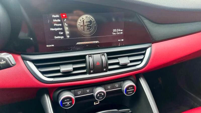 2018 Alfa Romeo Giulia - Image 18 of 20