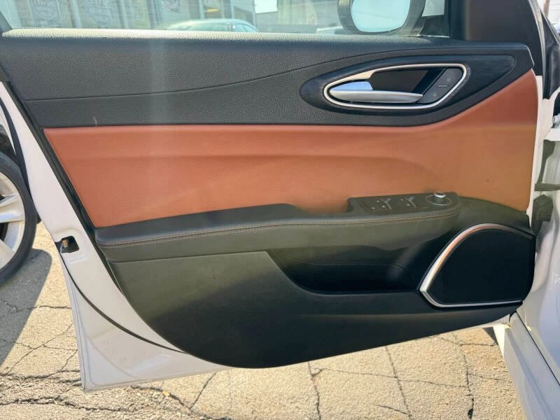 2018 Alfa Romeo Giulia - Image 11 of 20