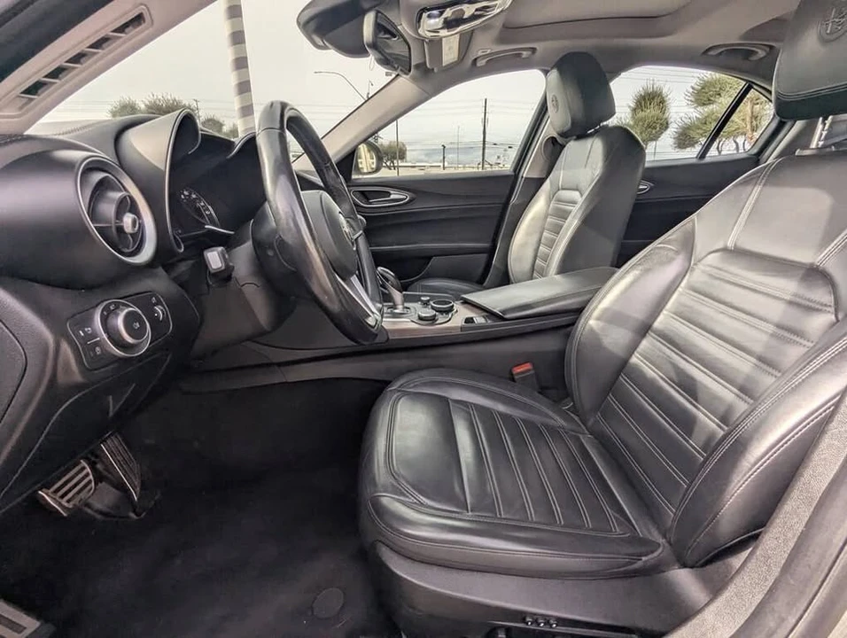 2018 Alfa Romeo Giulia - Image 8 of 10