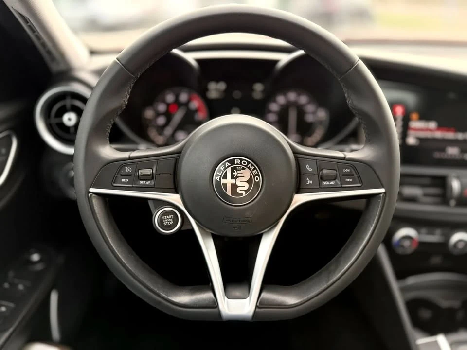 2018 Alfa Romeo Giulia - Image 10 of 15