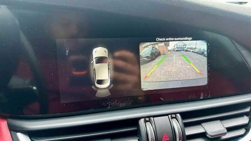 2018 Alfa Romeo Giulia - Image 16 of 20