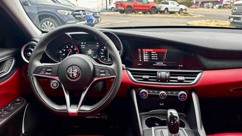 2018 Alfa Romeo Giulia - Image 13 of 20