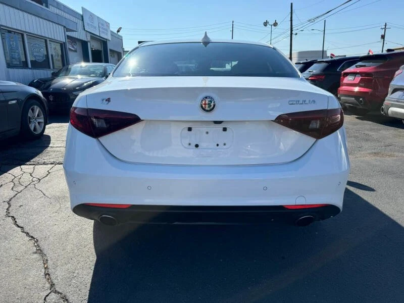 2018 Alfa Romeo Giulia - Image 5 of 20