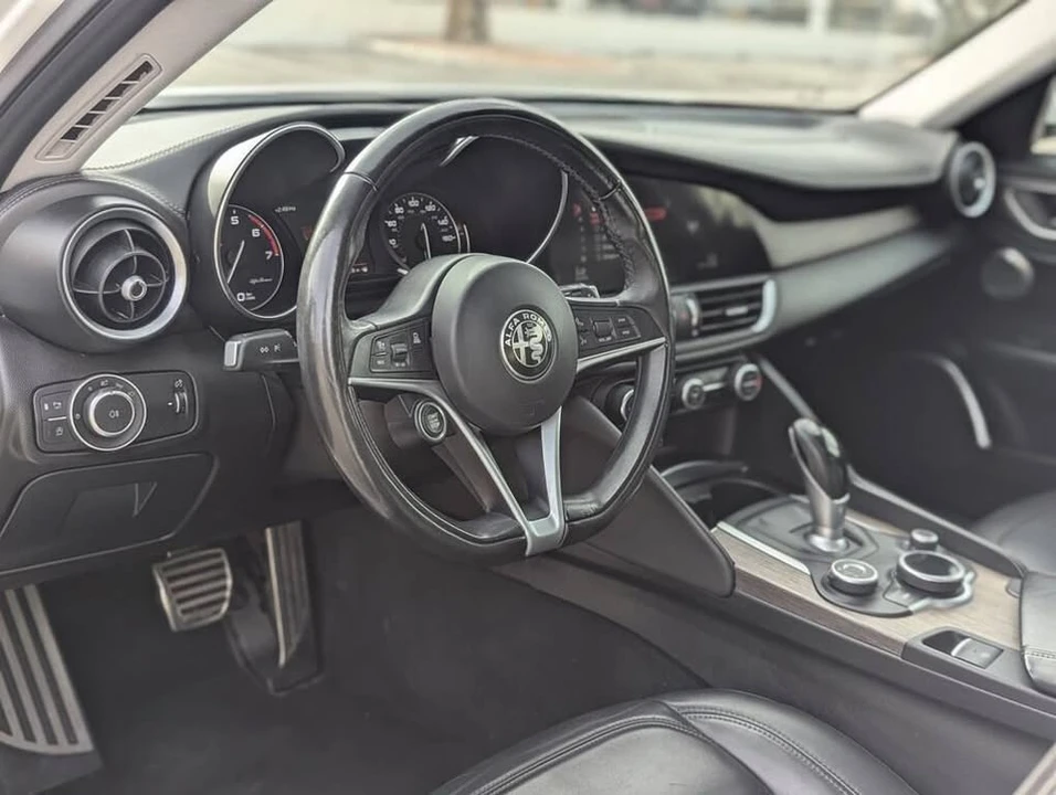 2018 Alfa Romeo Giulia - Image 7 of 10