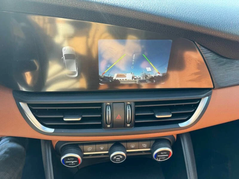 2018 Alfa Romeo Giulia - Image 15 of 20