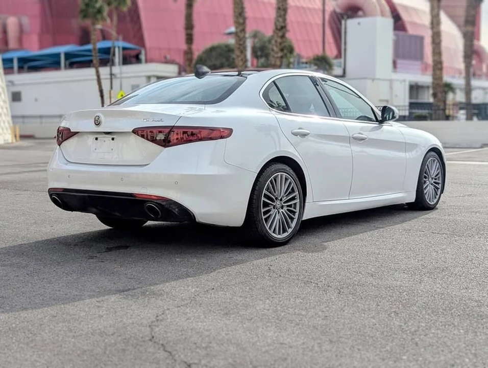 2018 Alfa Romeo Giulia - Image 3 of 10