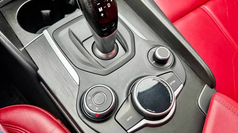 2018 Alfa Romeo Giulia - Image 17 of 20