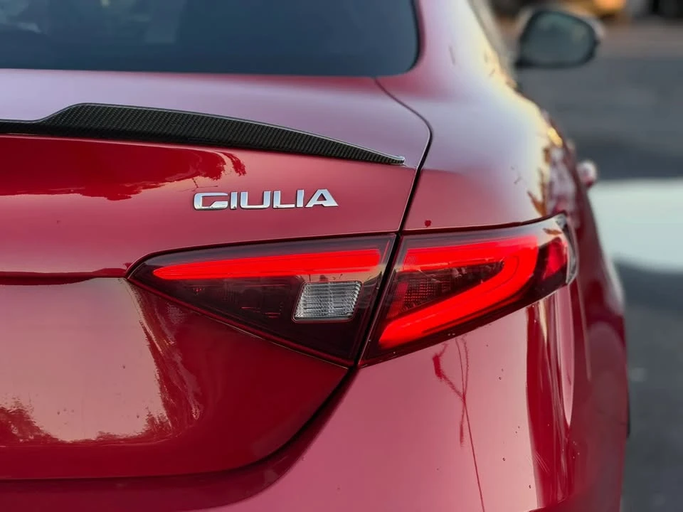 2018 Alfa Romeo Giulia - Image 9 of 20
