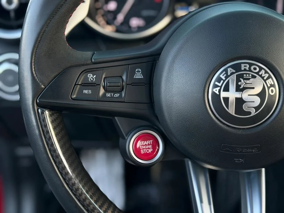 2018 Alfa Romeo Giulia - Image 16 of 20
