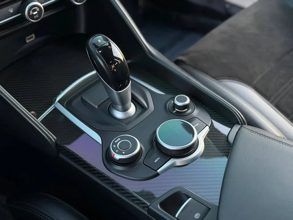 2018 Alfa Romeo Giulia - Image 17 of 20