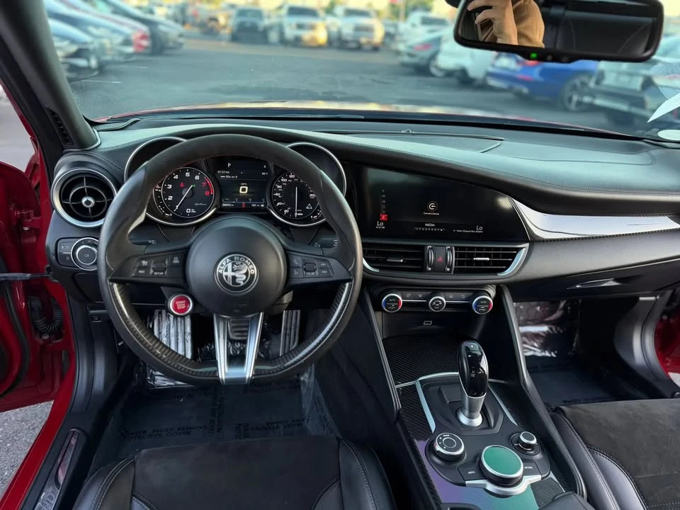 2018 Alfa Romeo Giulia - Image 14 of 20