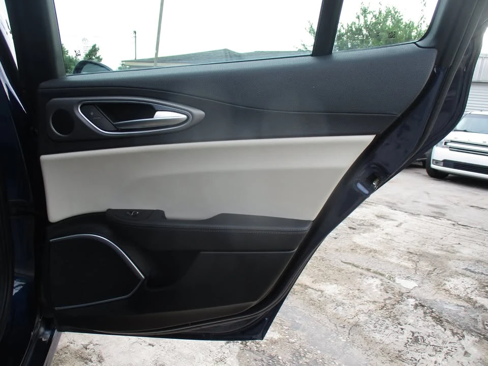 2018 Alfa Romeo Giulia - Image 18 of 20