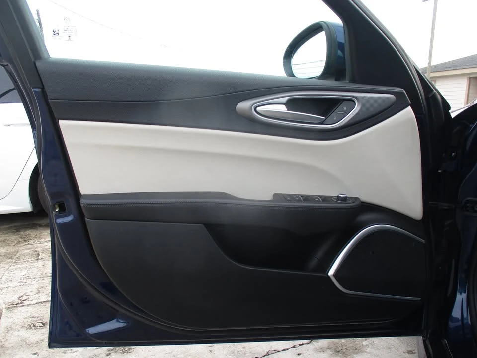 2018 Alfa Romeo Giulia - Image 12 of 20