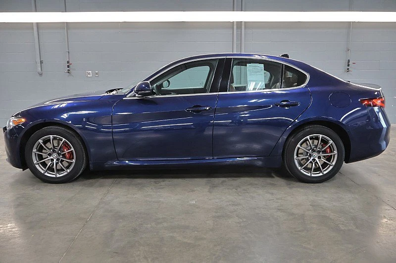 2018 Alfa Romeo Giulia - Image 13 of 15