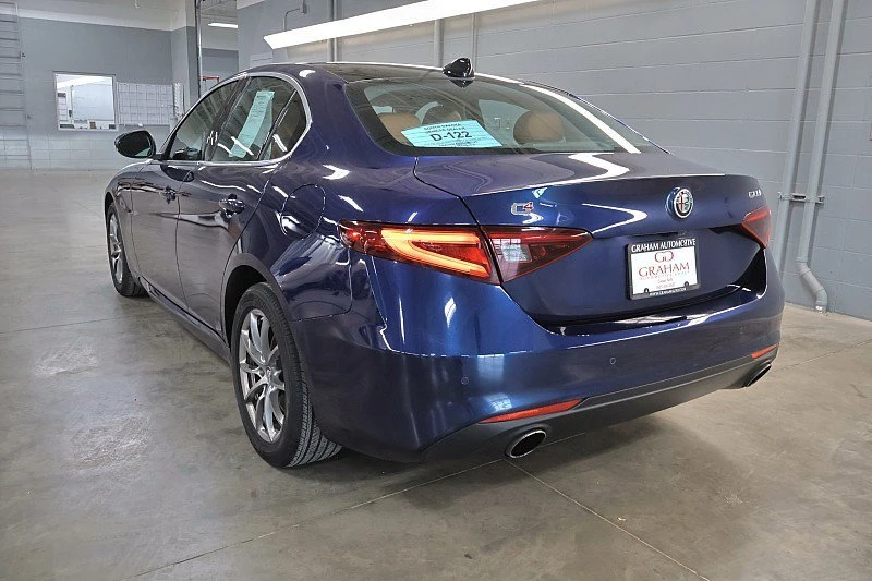 2018 Alfa Romeo Giulia - Image 11 of 15