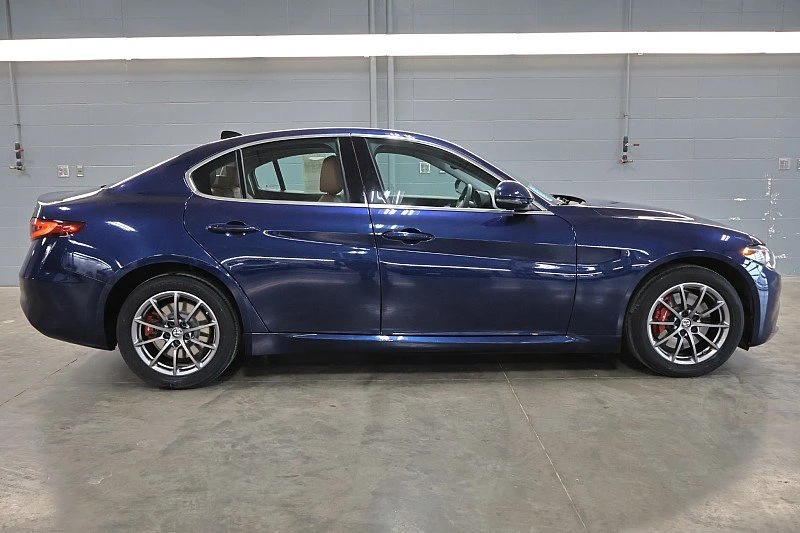 2018 Alfa Romeo Giulia - Image 15 of 15