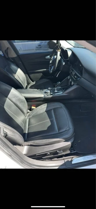 2018 Alfa Romeo Giulia - Image 9 of 9