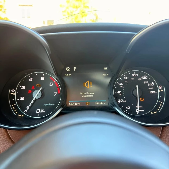 2018 Alfa Romeo Giulia - Image 7 of 10
