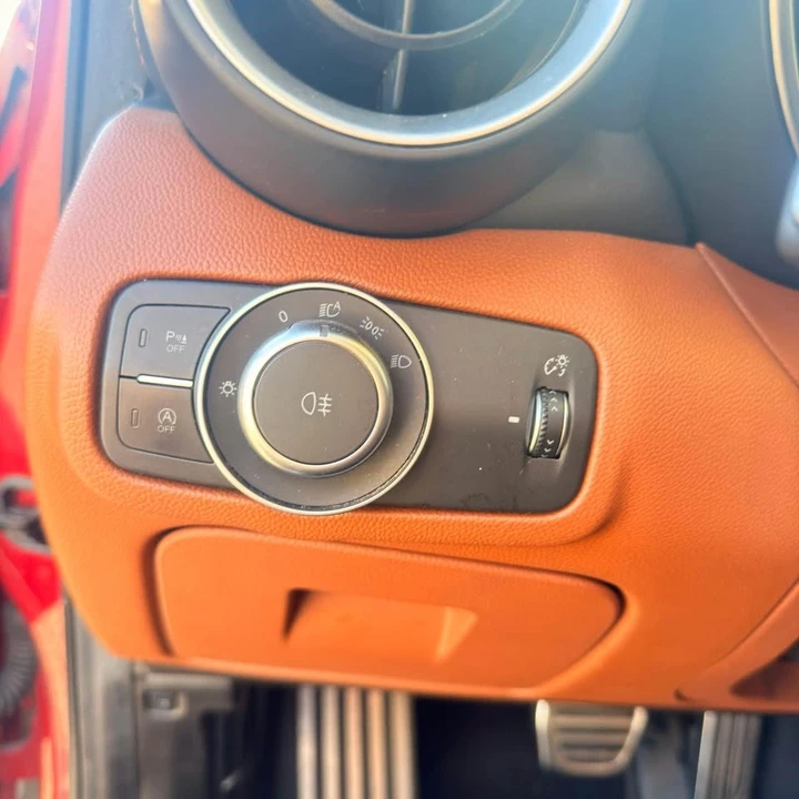 2018 Alfa Romeo Giulia - Image 6 of 10