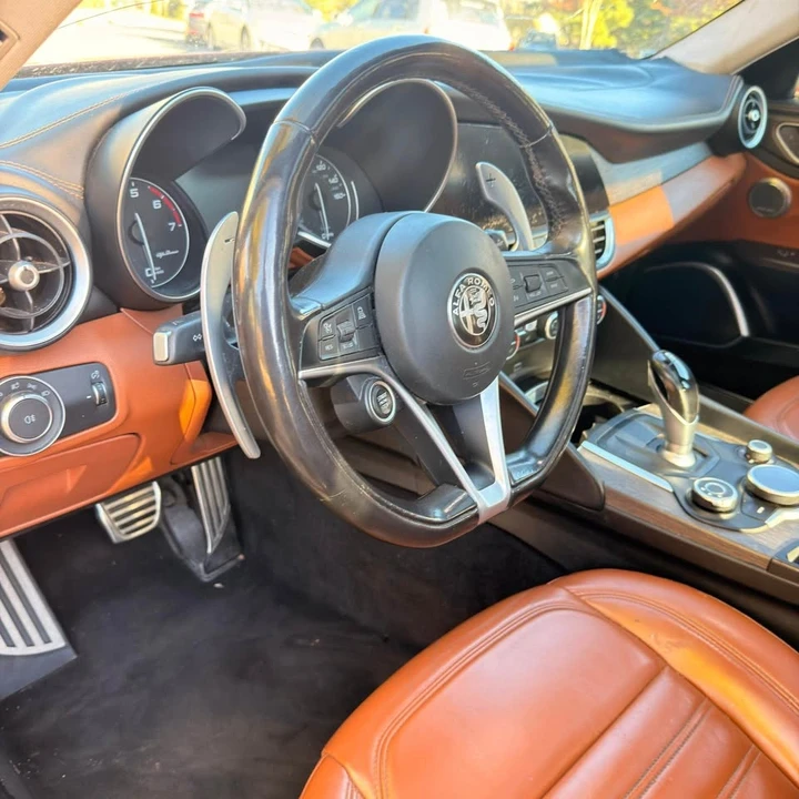 2018 Alfa Romeo Giulia - Image 10 of 10