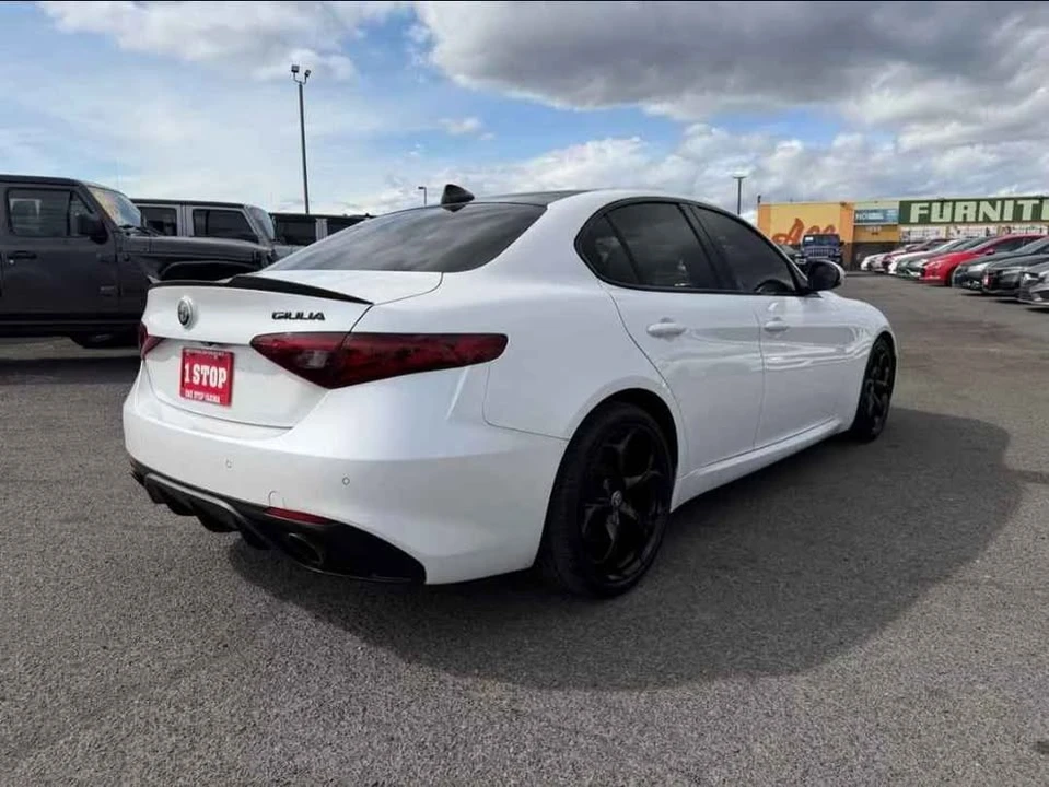 2018 Alfa Romeo Giulia - Image 5 of 12
