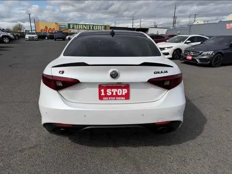 2018 Alfa Romeo Giulia - Image 4 of 12