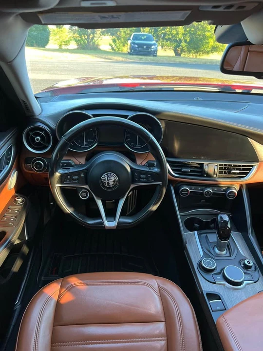 2018 Alfa Romeo Giulia - Image 8 of 13