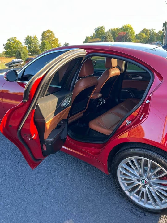 2018 Alfa Romeo Giulia - Image 5 of 13