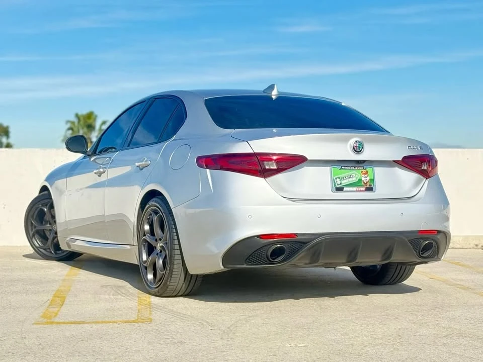 2018 Alfa Romeo Giulia - Image 15 of 16