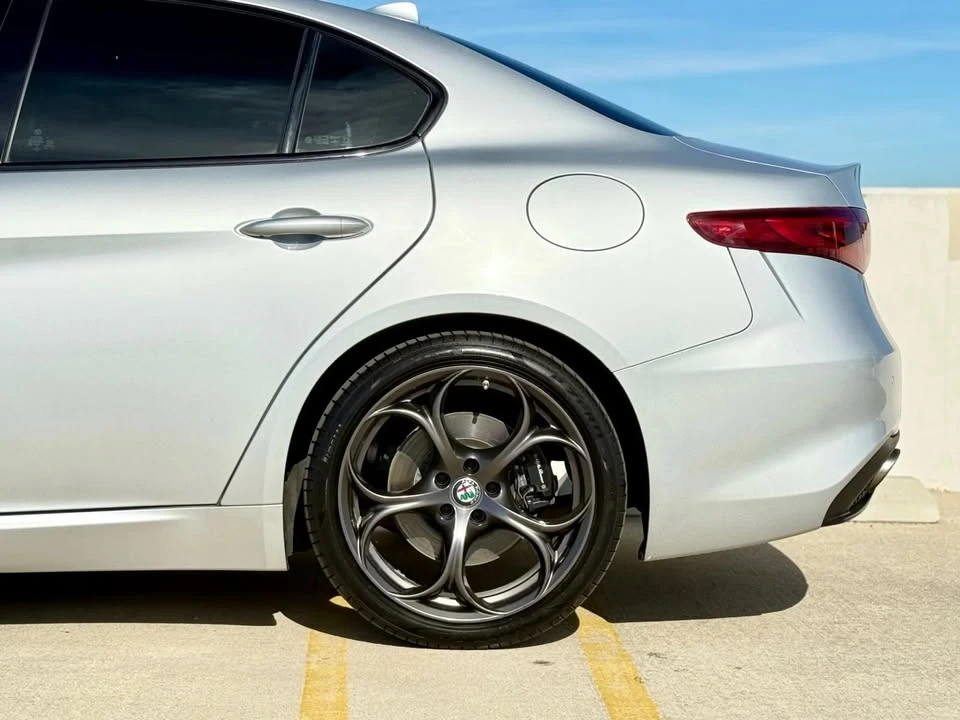 2018 Alfa Romeo Giulia - Image 9 of 16