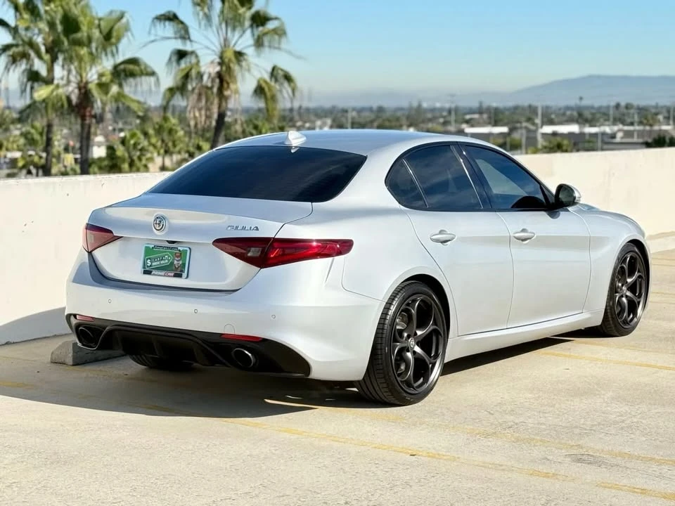 2018 Alfa Romeo Giulia - Image 14 of 16