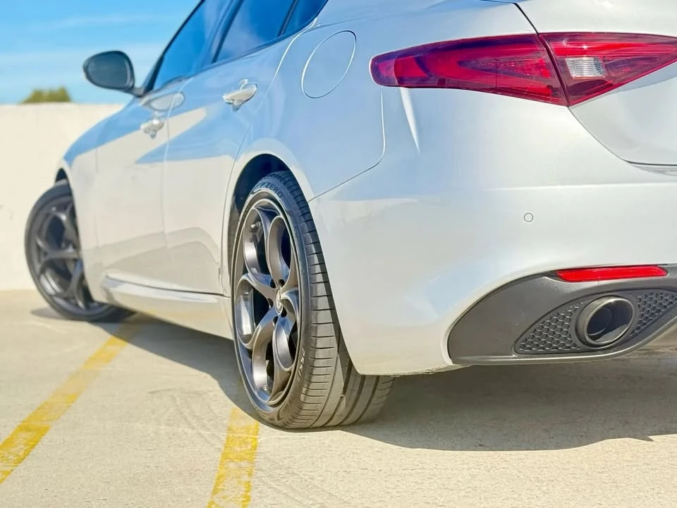 2018 Alfa Romeo Giulia - Image 16 of 16