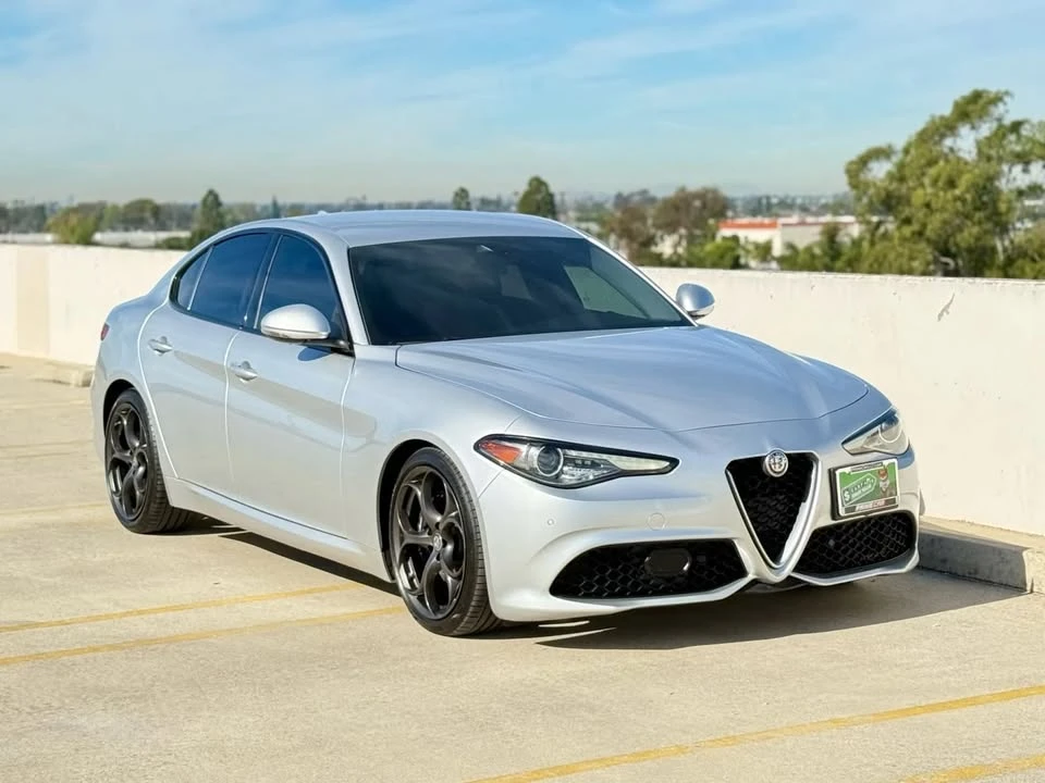 2018 Alfa Romeo Giulia - Image 13 of 16