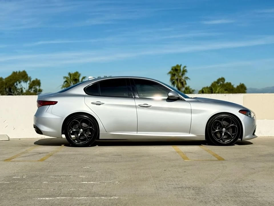 2018 Alfa Romeo Giulia - Image 11 of 16