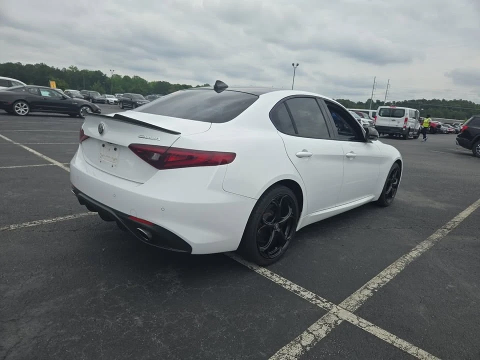 2018 Alfa Romeo Giulia - Image 4 of 10