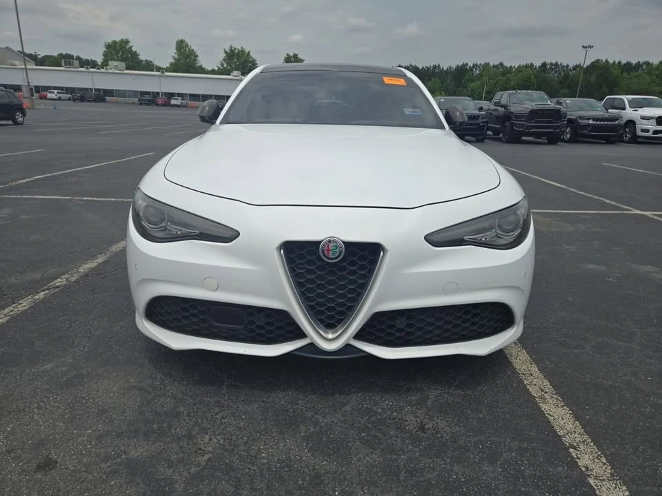 2018 Alfa Romeo Giulia - Image 5 of 10
